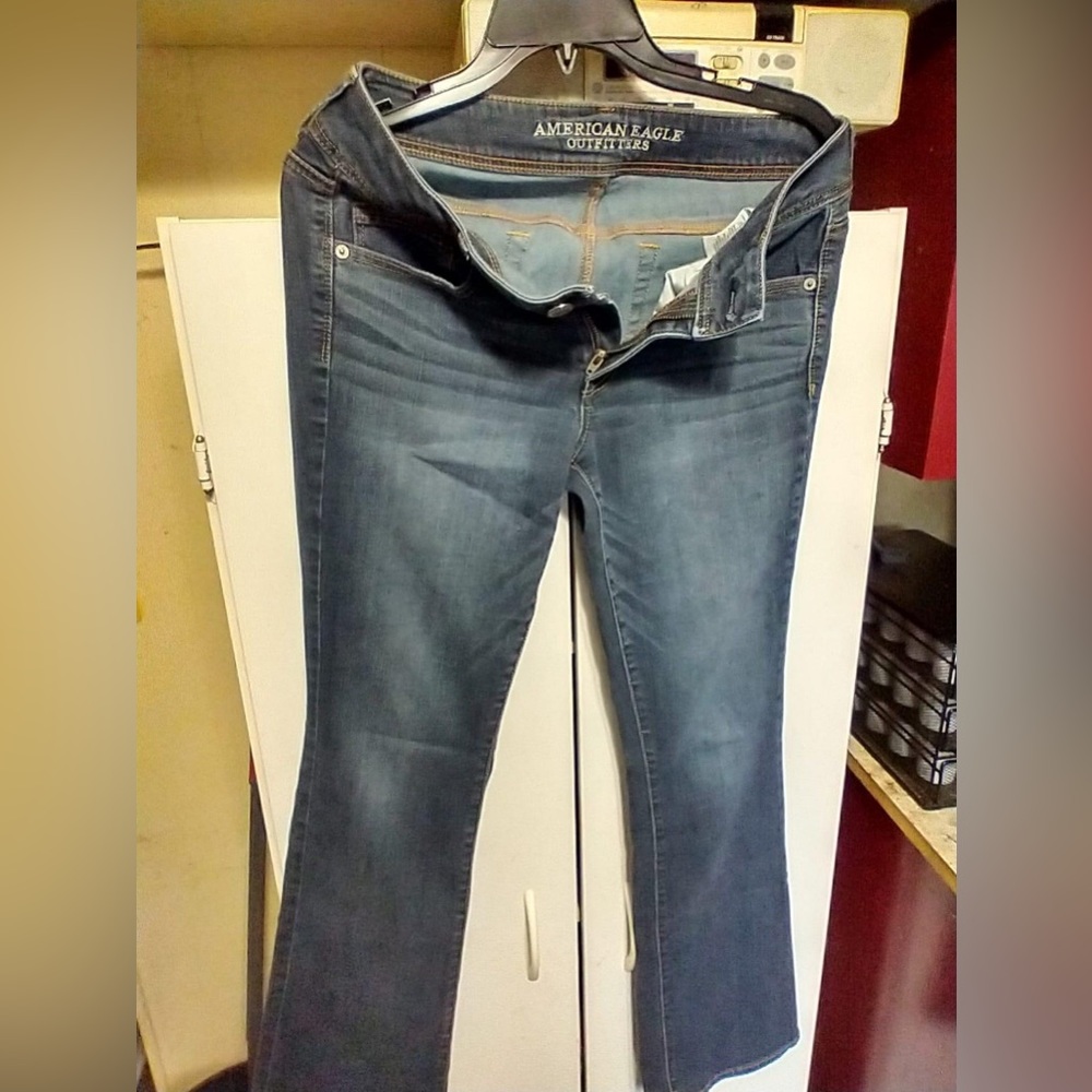 size 8 american eagle low rise boot cut jeans